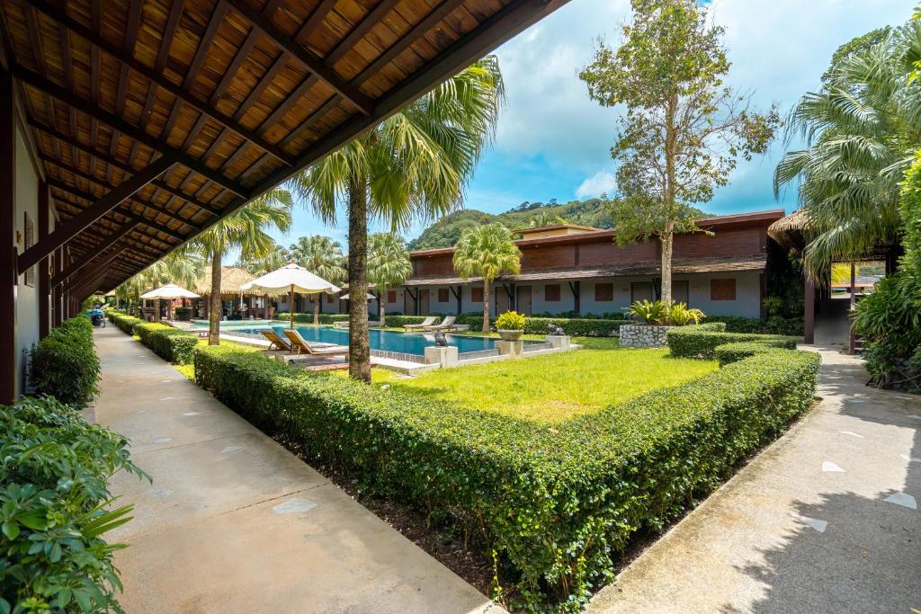 Malabar Pool Villa Phuket - Resim 37