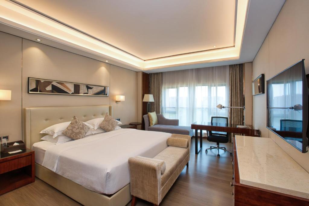 Postel nebo postele na pokoji v ubytování Wyndham Garden Foshan Nanhai