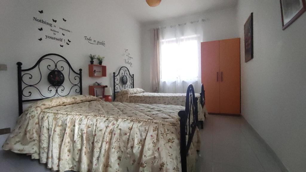 Postel nebo postele na pokoji v ubytování Camera con vista