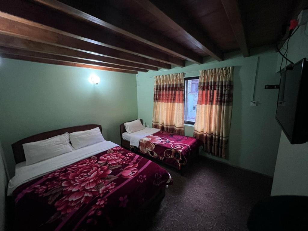Postel nebo postele na pokoji v ubytování Hotel The Royal Mustang
