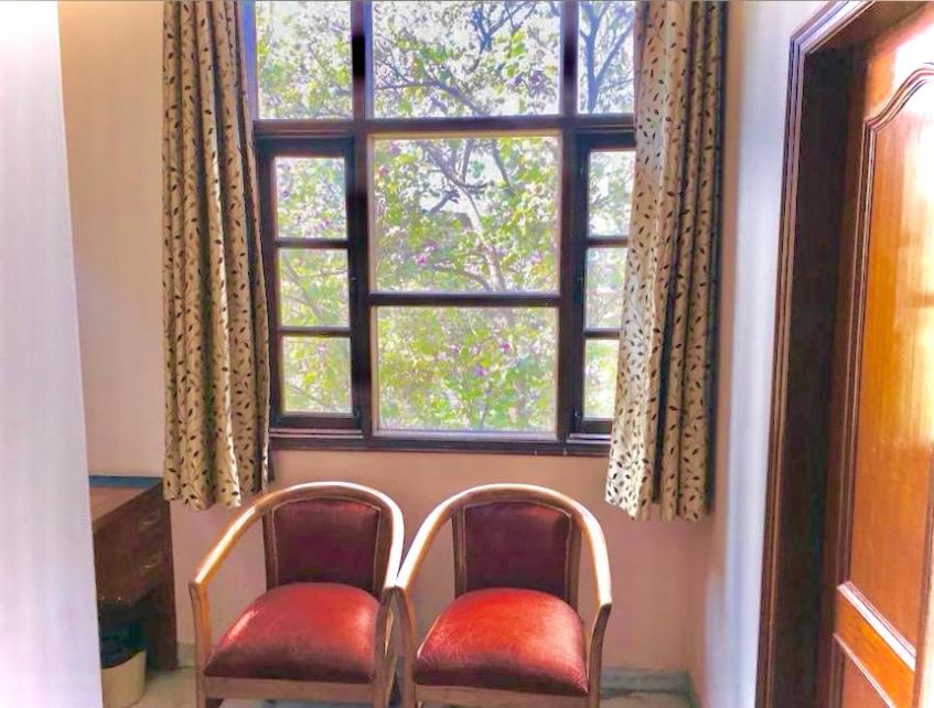 Posezení v ubytování Hotel C Park - 2 mins from Karol Bagh Metro Station, New Delhi