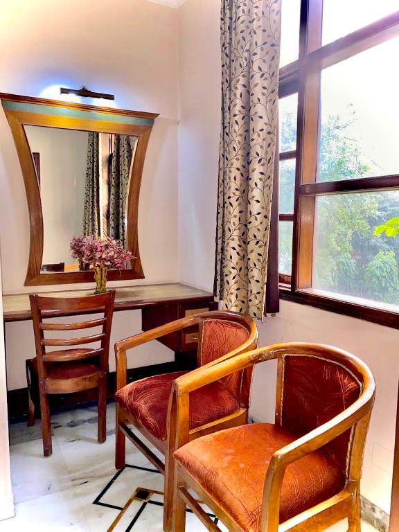 Posezení v ubytování Hotel C Park - 2 mins from Karol Bagh Metro Station, New Delhi