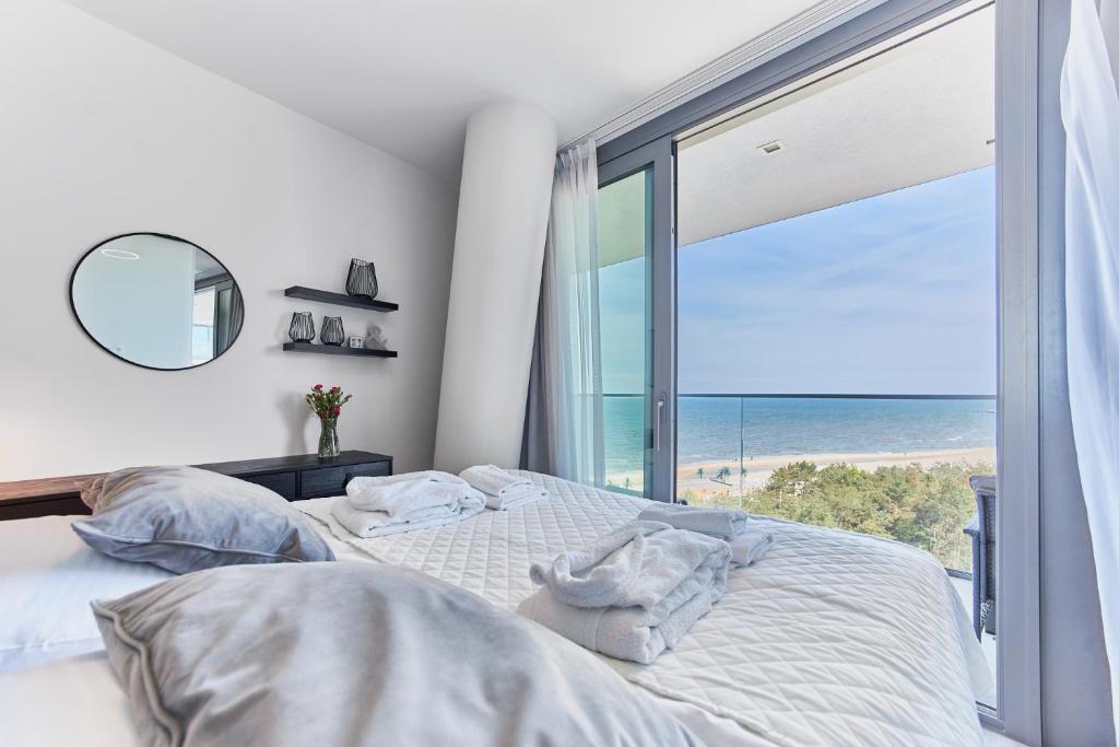 Posteľ alebo postele v izbe v ubytovaní Wave Sea View & SPA Apartment A756