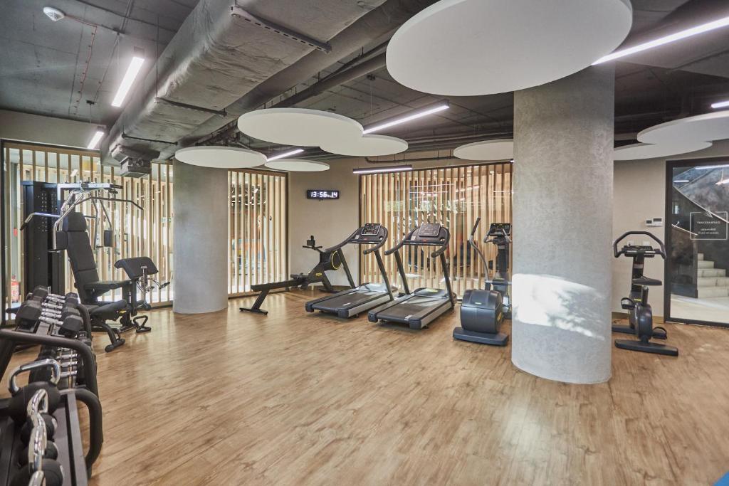 Posilňovňa alebo fitness centrum v ubytovaní Wave Sea View & SPA Apartment A756