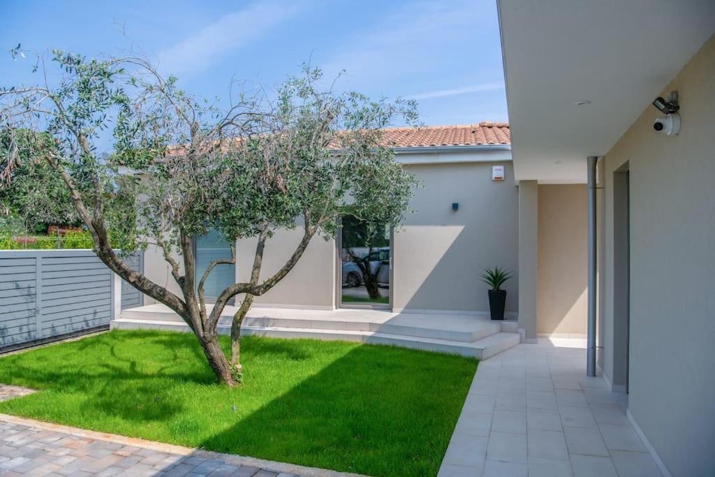 Vonkajšia záhrada v ubytovaní Villa Rhea, Marčana