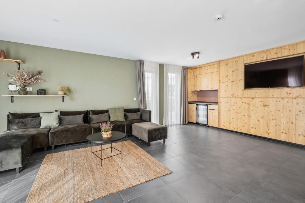 TV a/nebo společenská místnost v ubytování Arbio I Rooms & Apartments Freiburg