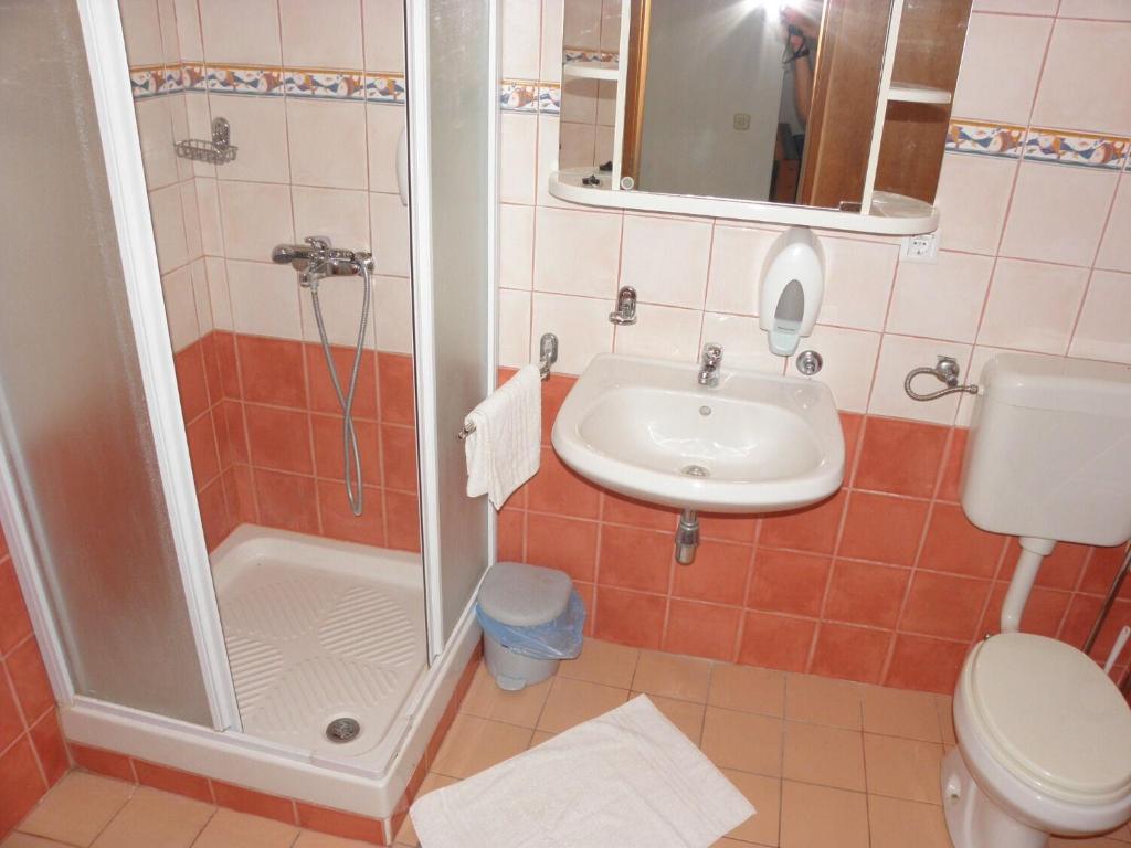 Koupelna v ubytování Apartments Monika