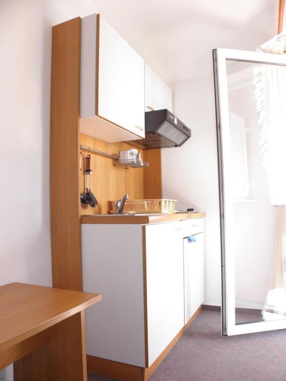 Kuchyň nebo kuchyňský kout v ubytování Apartments Monika
