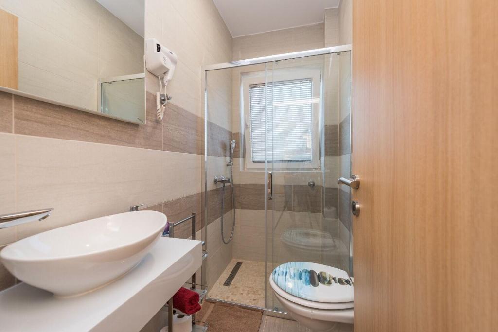 Koupelna v ubytování Apartments Tomo
