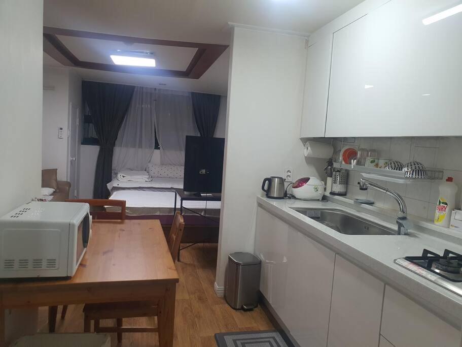 Worcation Gangnam 30 min 여의도25분 가산디지탈단지10분 고척돔 유한대 동양미래대 한영대 근접にあるキッチンまたは簡易キッチン