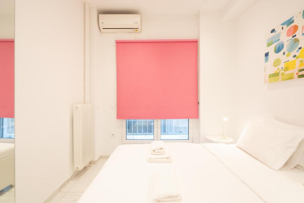 Amazing Modern Central Apt in Athens客房内的一张或多张床位