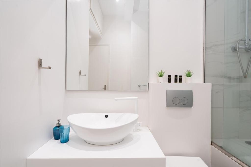 Amazing Modern Central Apt in Athens的一间浴室