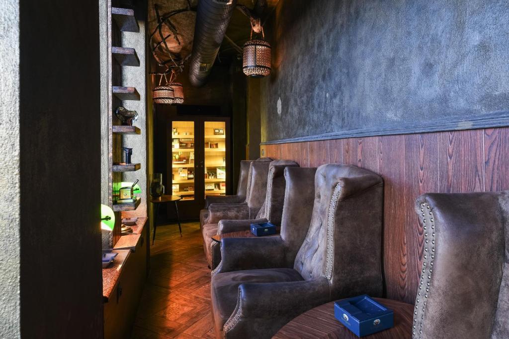 BOUTIQUE HOTEL11 with rooftop SPA - Resim 12