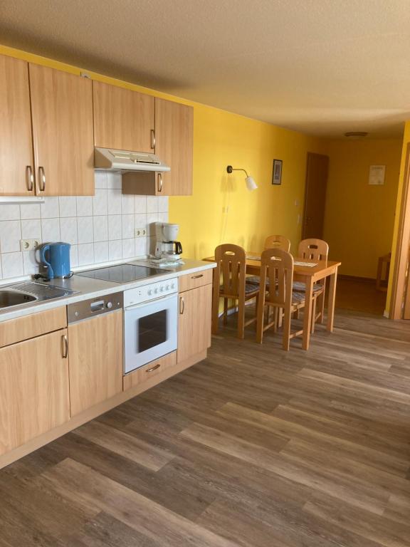 Kuchyň nebo kuchyňský kout v ubytování FeWo Lindenhof
