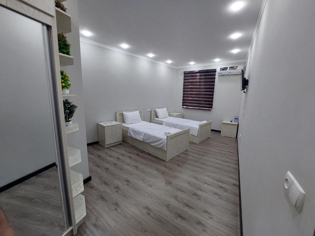 Llit o llits en una habitació de Xadicha Hotel