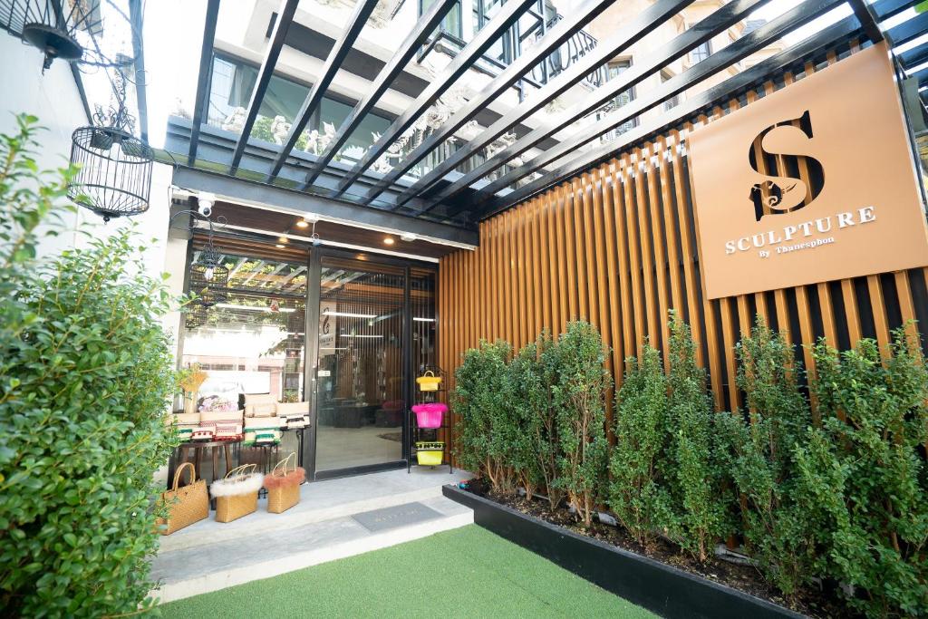 The Sculpture - Resim 1