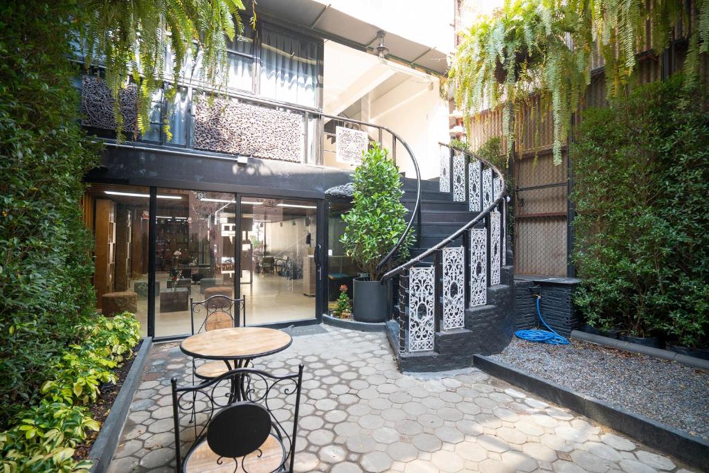 The Sculpture - Resim 18