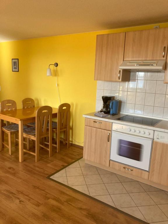 Kuchyň nebo kuchyňský kout v ubytování FeWo Lindenhof