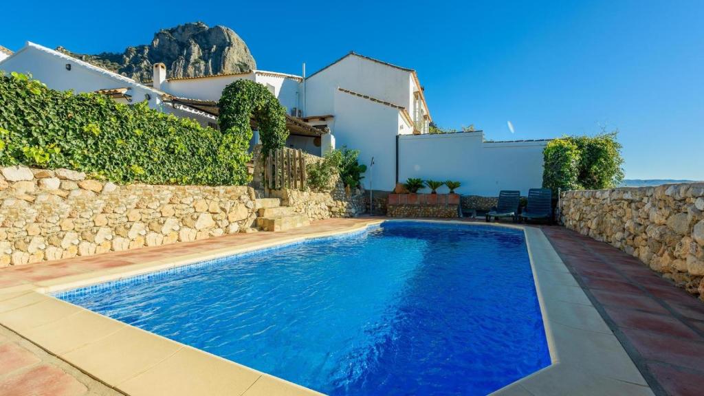 The swimming pool at or close to Casa El Pajar del Gastor by Ruralidays
