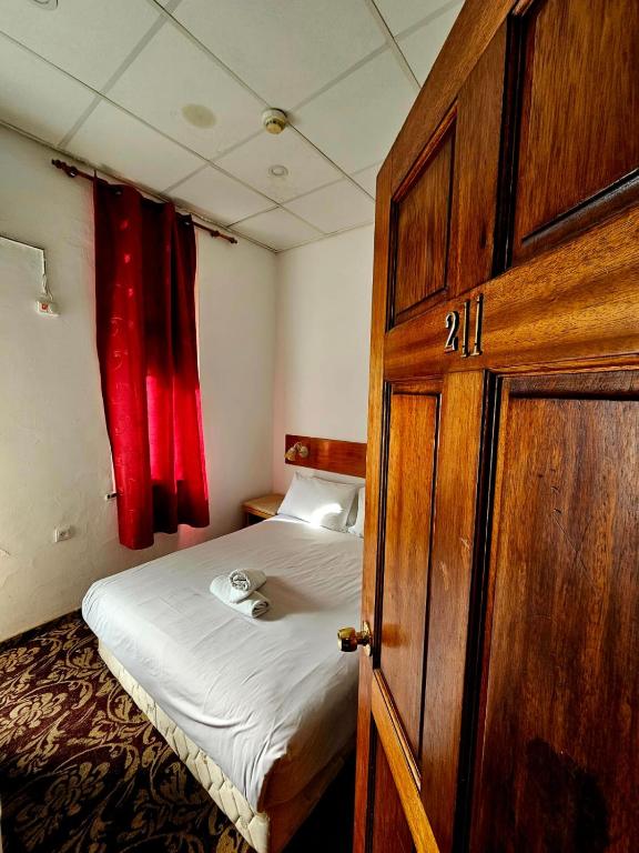 Postel nebo postele na pokoji v ubytování Zion Hotel
