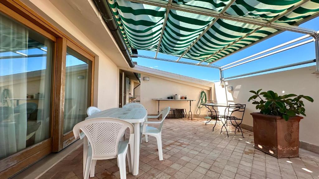 Balkón nebo terasa v ubytování Bilocale in piazza a Numana - CASA DEL SOLE SX