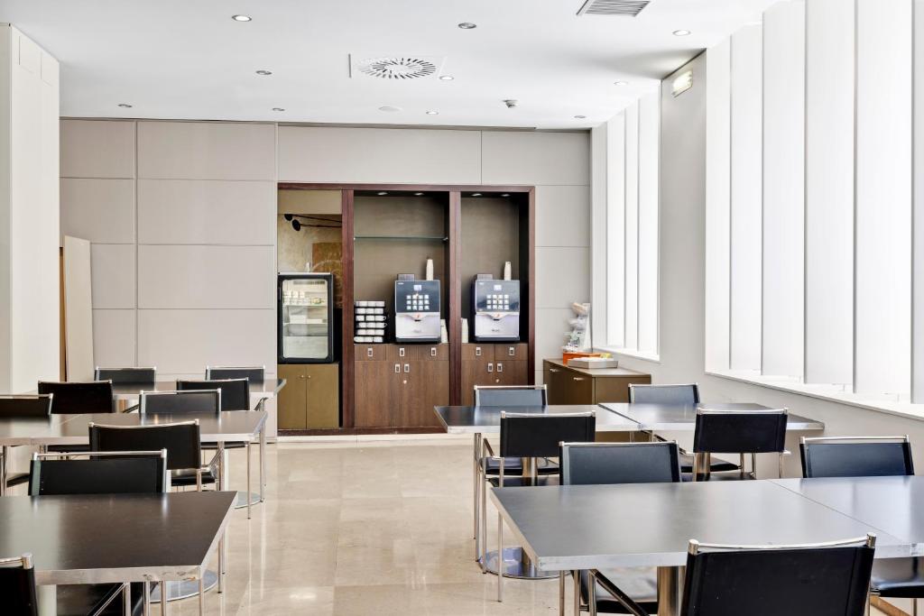 B&B HOTEL Zaragoza Los Enlaces Estación - Resim 31