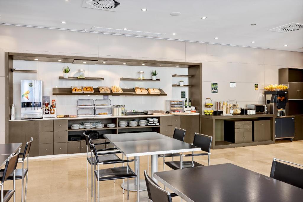 B&B HOTEL Zaragoza Los Enlaces Estación - Resim 29