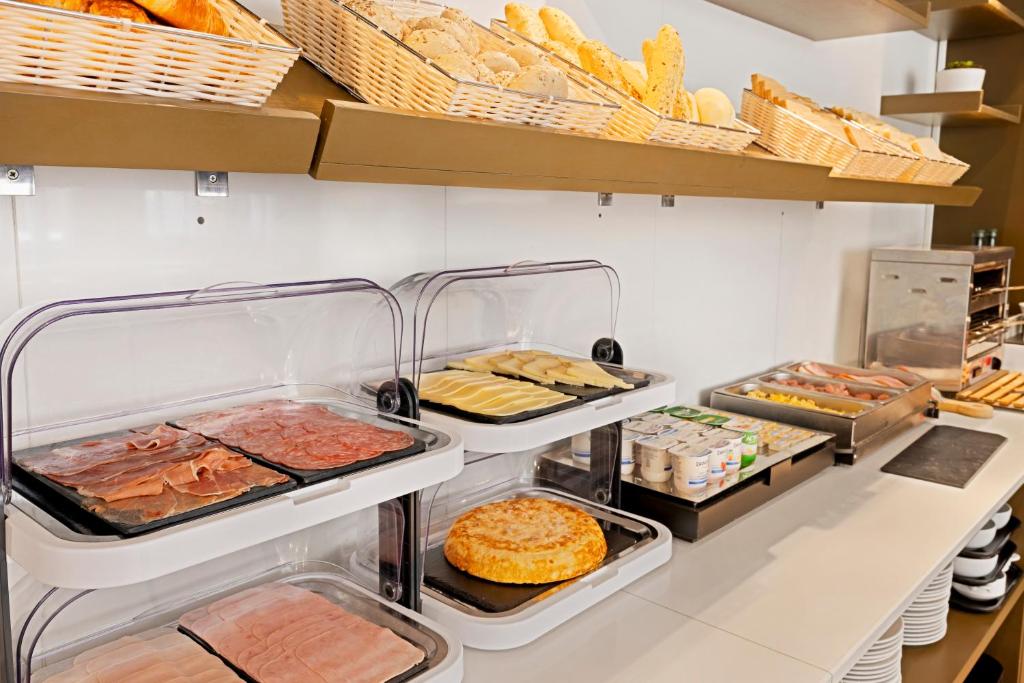 B&B HOTEL Zaragoza Los Enlaces Estación - Resim 28