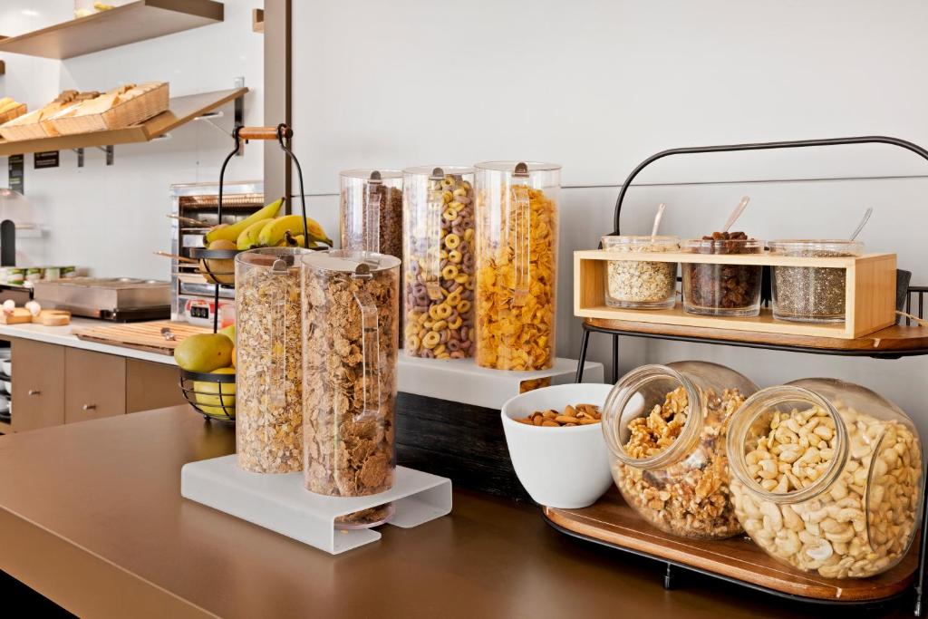 B&B HOTEL Zaragoza Los Enlaces Estación - Resim 33