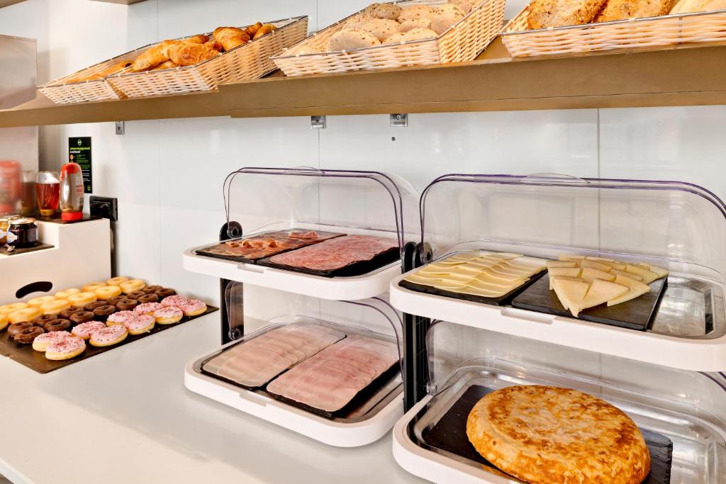 B&B HOTEL Zaragoza Los Enlaces Estación - Resim 34