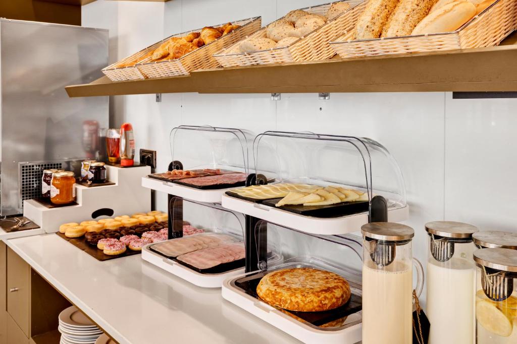 B&B HOTEL Zaragoza Los Enlaces Estación - Resim 36