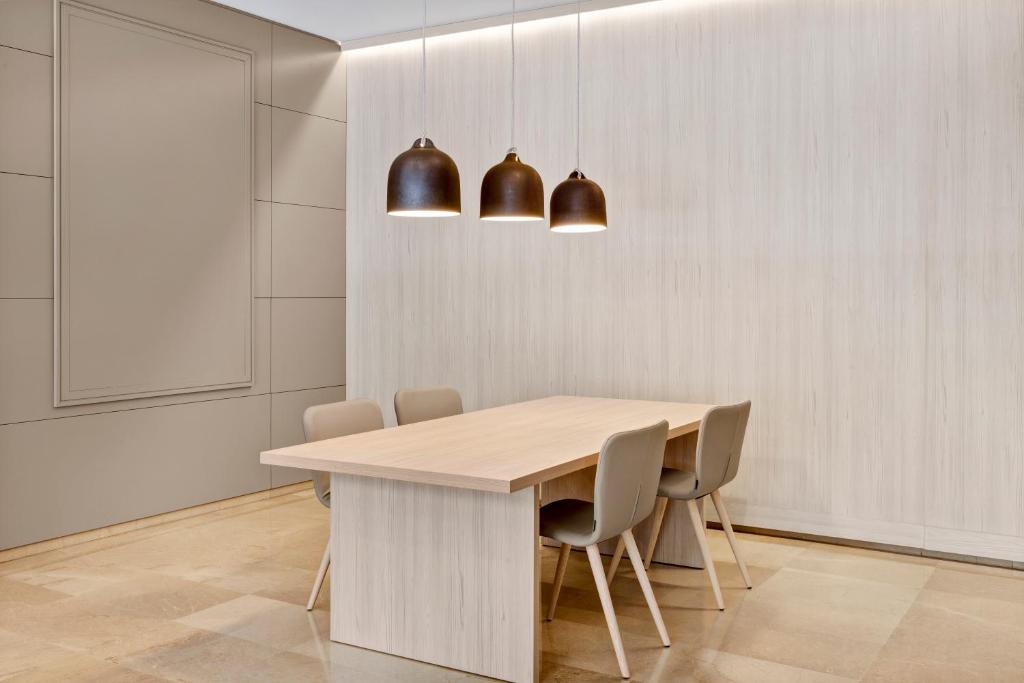 B&B HOTEL Zaragoza Los Enlaces Estación - Resim 41