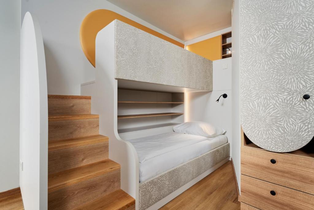 Voodi või voodid majutusasutuse H2O Hotel-Therme-Resort, für Familien mit Kindern toas