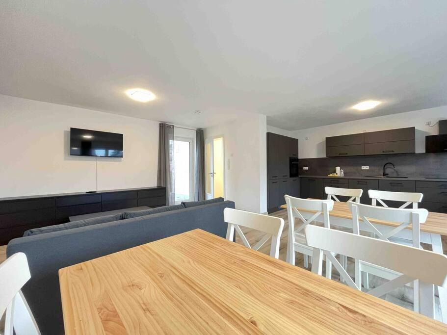 Η κουζίνα ή μικρή κουζίνα στο LAP105 - Moderne Monteurwohnung Übergangswohnung