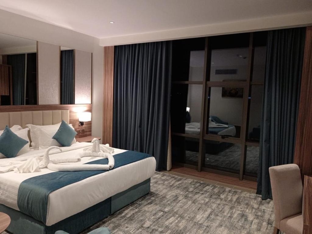Postel nebo postele na pokoji v ubytování ALHYAT Hotel - فندق الحياة