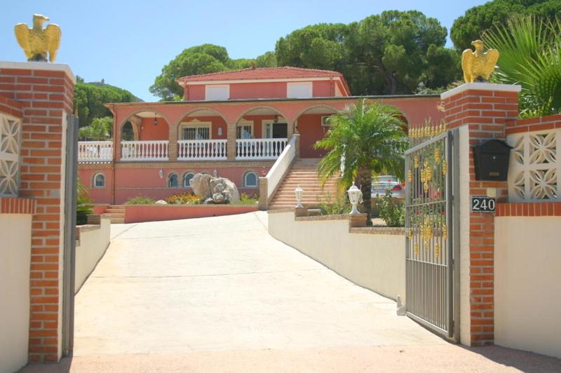 a house with a gate in front of it at Chambres chez l'habitant Alhaurin in Alhaurín de la Torre