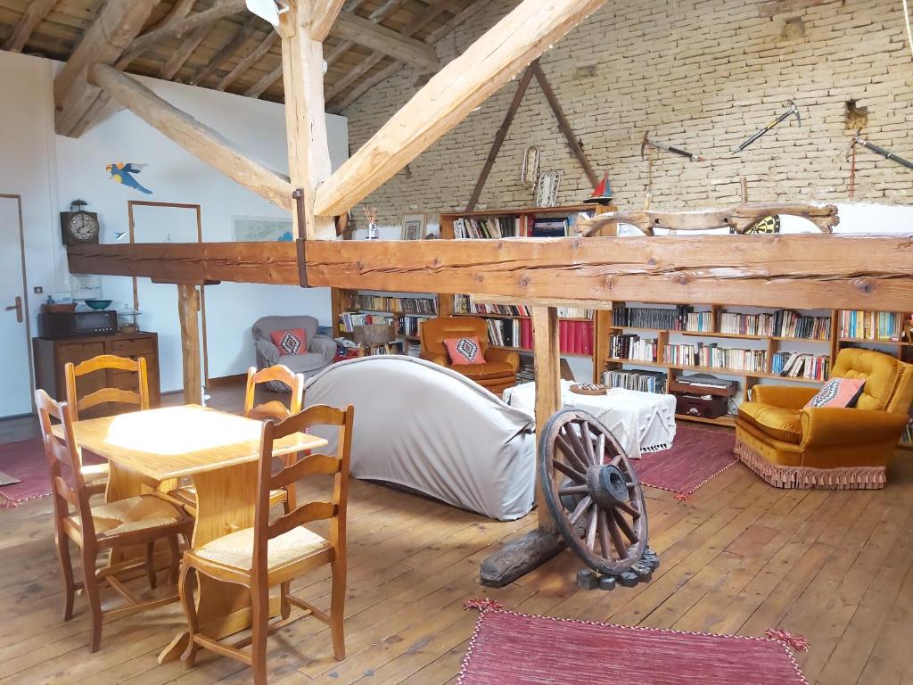 Posezení v ubytování En Pascot - 1 appartement et 2 chambres indépendantes