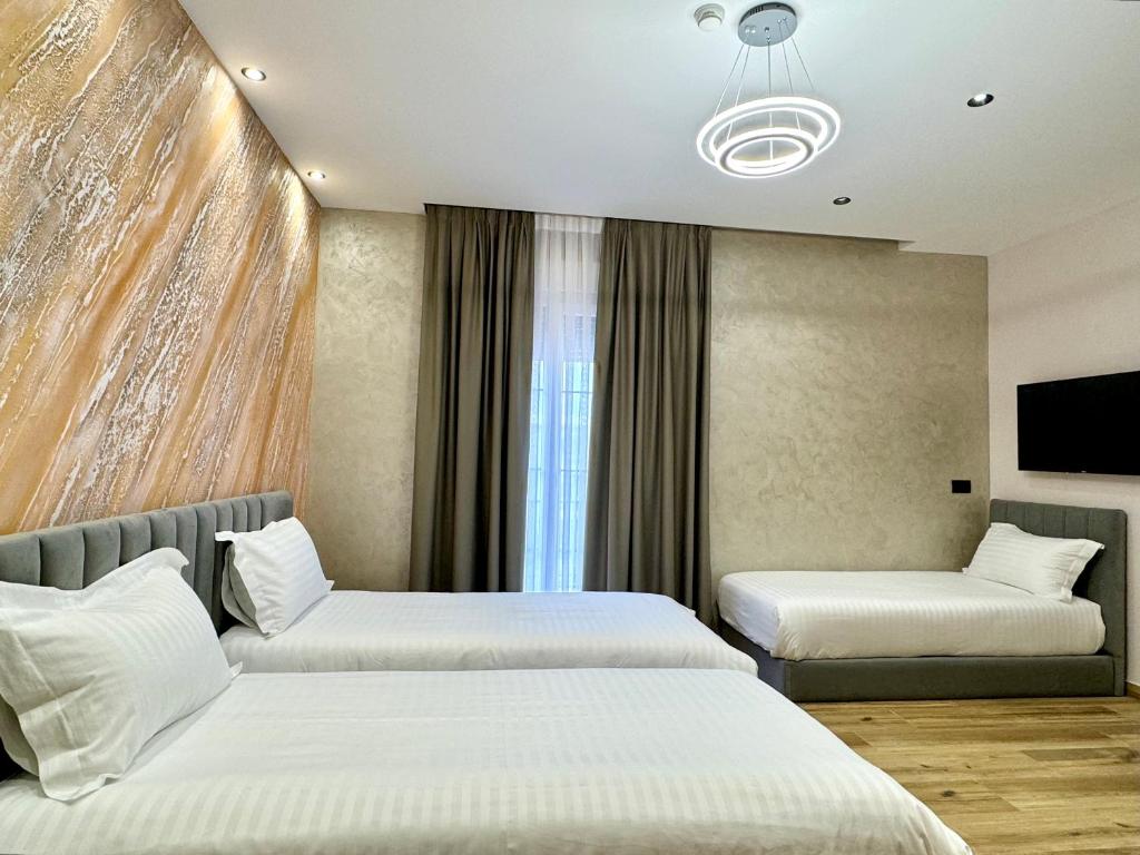 Postel nebo postele na pokoji v ubytování Residence Inn Tirana