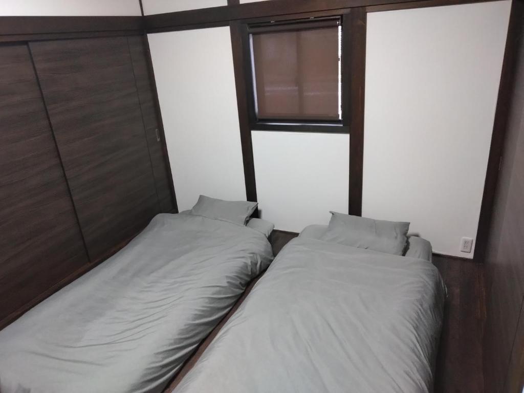 Postel nebo postele na pokoji v ubytování 1日ひと組 一棟貸の宿 癒し宿かぐら