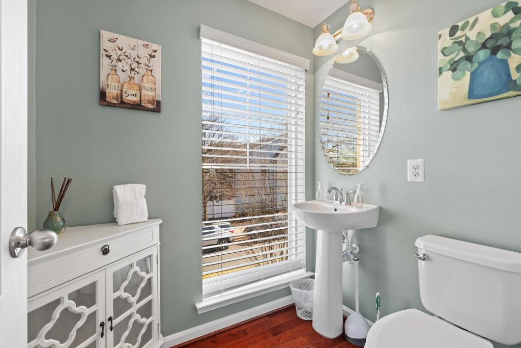 Galeriebild der Unterkunft Convenience at a Great Value 4-BR DC Homestay in Washington