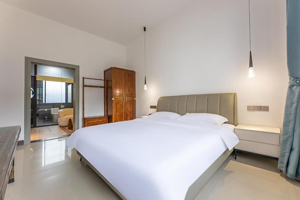 Yulong Mansion • Chinese Aesthetic Courtyard - Luxe Suite