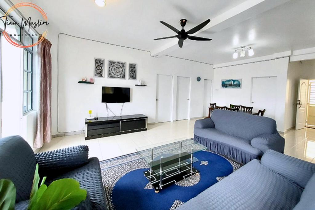 TV a/nebo společenská místnost v ubytování Tiara Homestay 2 with 3 Bedroom, Unlimited Wifi - Brinchang