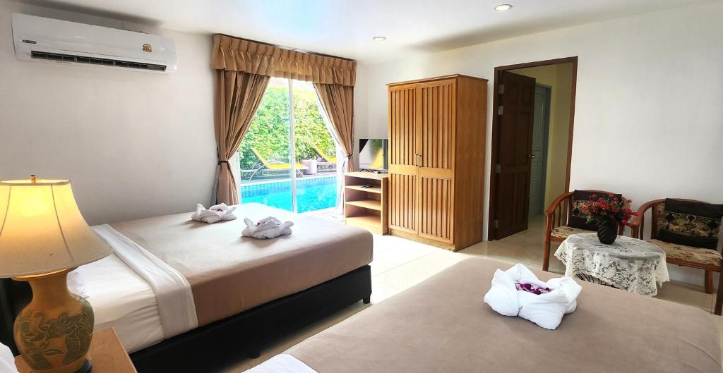 
Triple Room with Pool View
