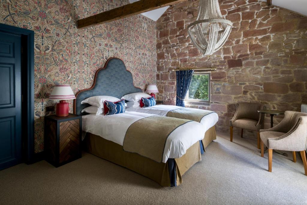 Кровать или кровати в номере Beadnell Towers Hotel