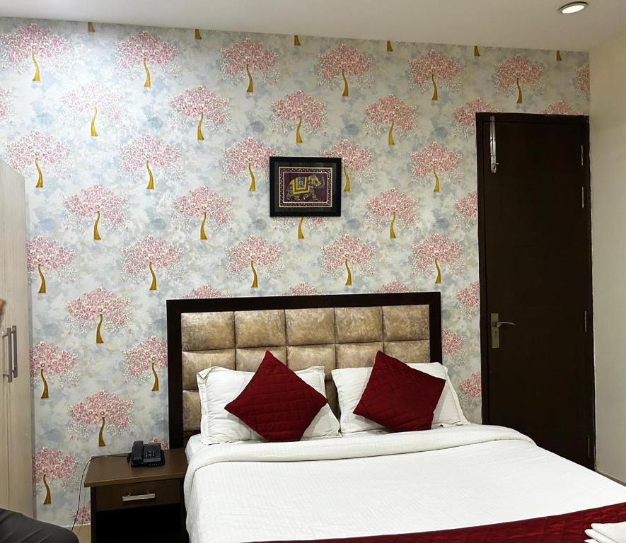 Postel nebo postele na pokoji v ubytování Hotel Nirvana Suites