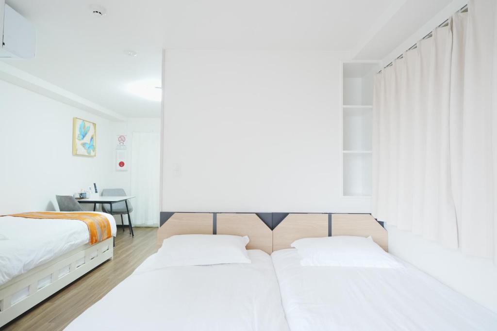 Postel nebo postele na pokoji v ubytování 東京リリアルホテル401