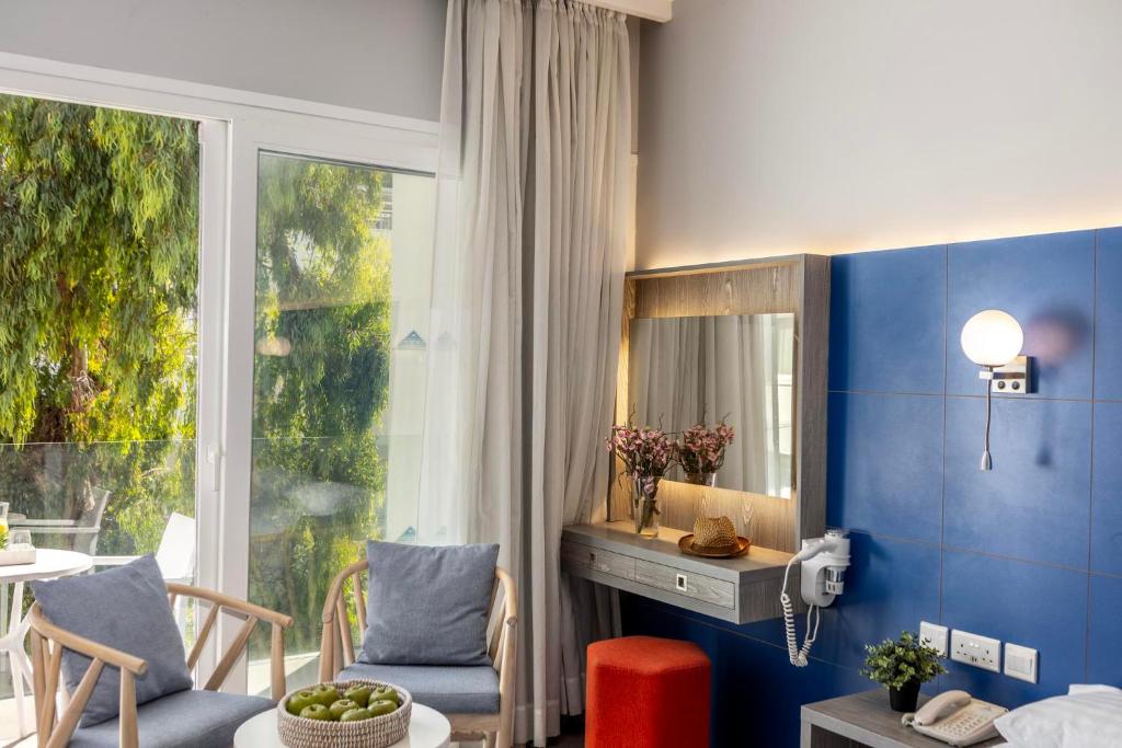 Park Beach Hotel - 