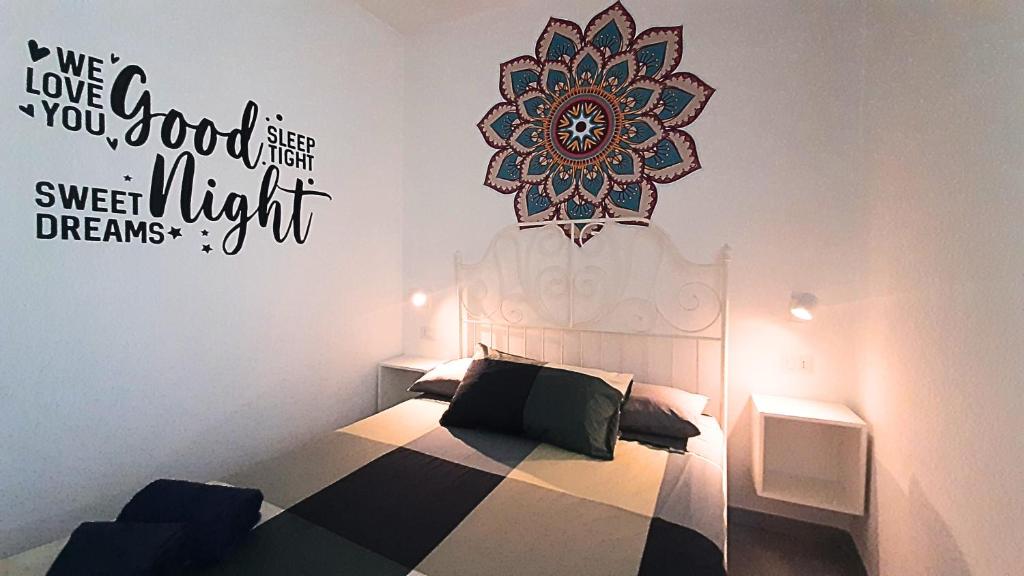 Giường trong phòng chung tại La stanza di Daria - un nido silenzioso nel cuore del centro storico