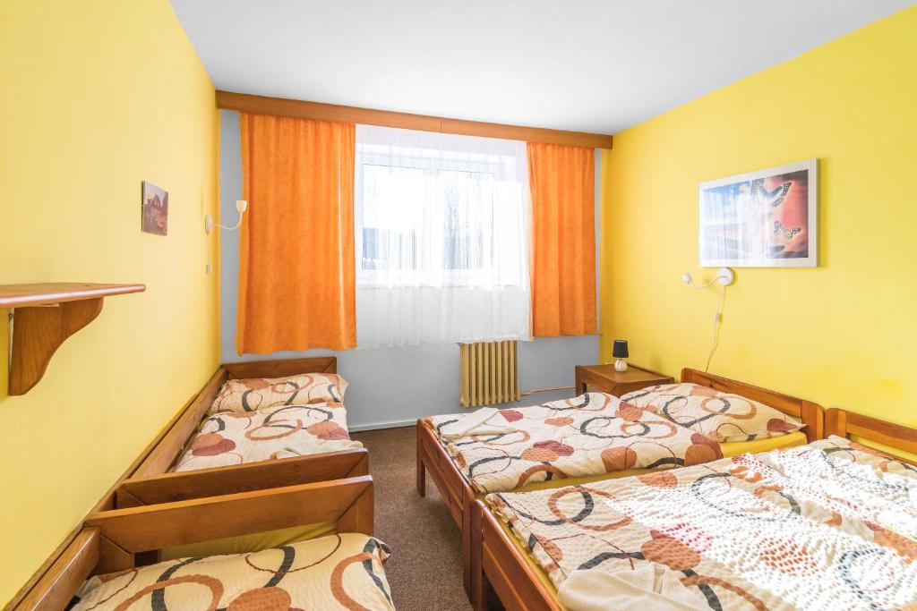 Postel nebo postele na pokoji v ubytování Penzion Vápenka