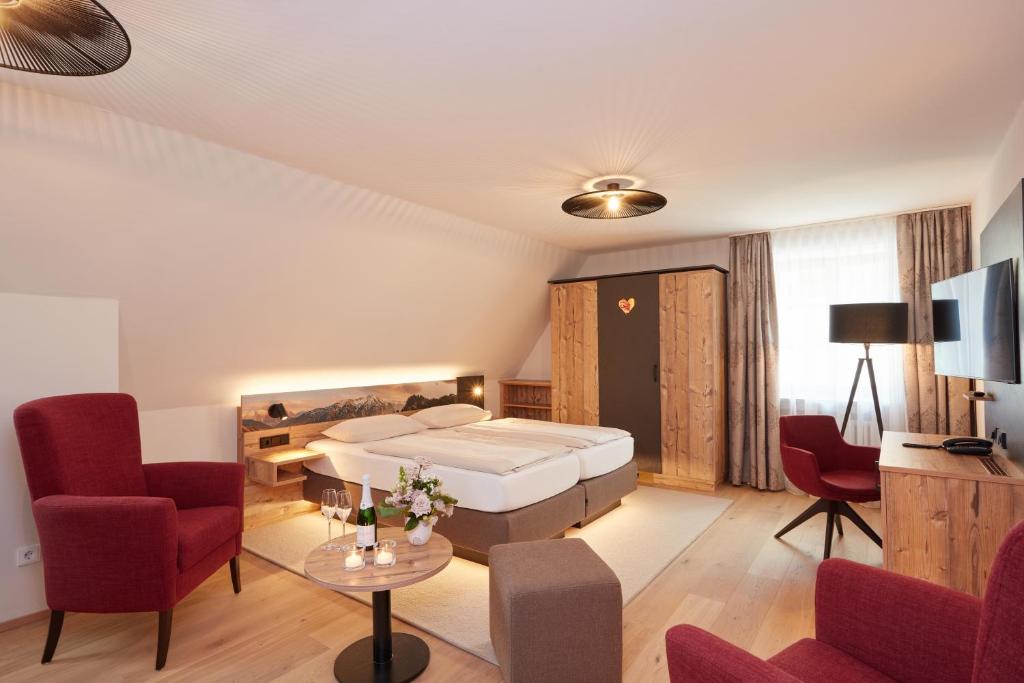 TV a/nebo společenská místnost v ubytování Hotel Klosterhotel Ludwig der Bayer